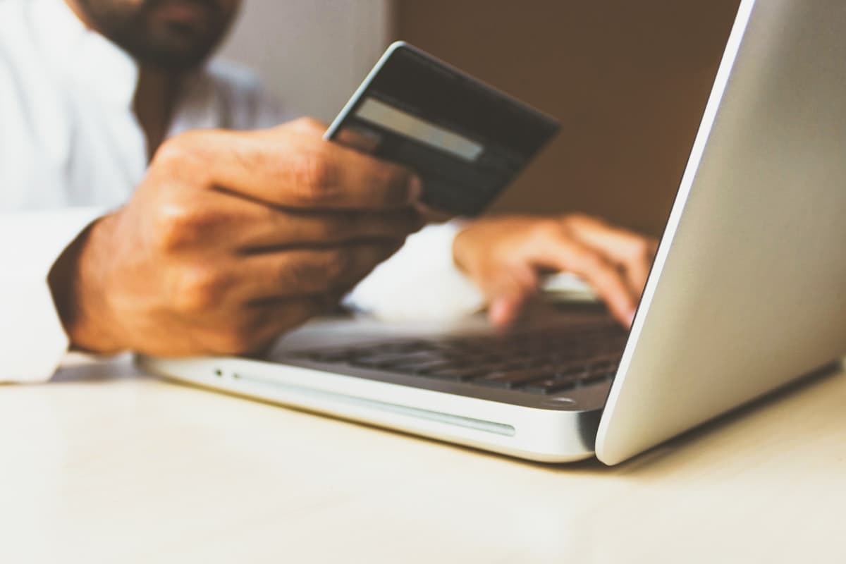 شراكة استراتيجية بين عافية وكي كارد وشركة كبسولة لدعم الدفع الإلكتروني في القطاع الصحي